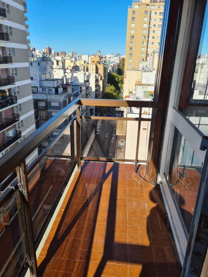 Departamento 2 ambientes con balcon Plaza Colon Aldrey