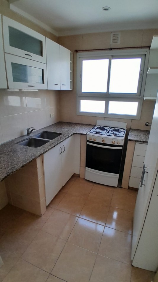 VENTA. DEPARTAMENTO TRES AMBIENTES. MITRE Y MORENO