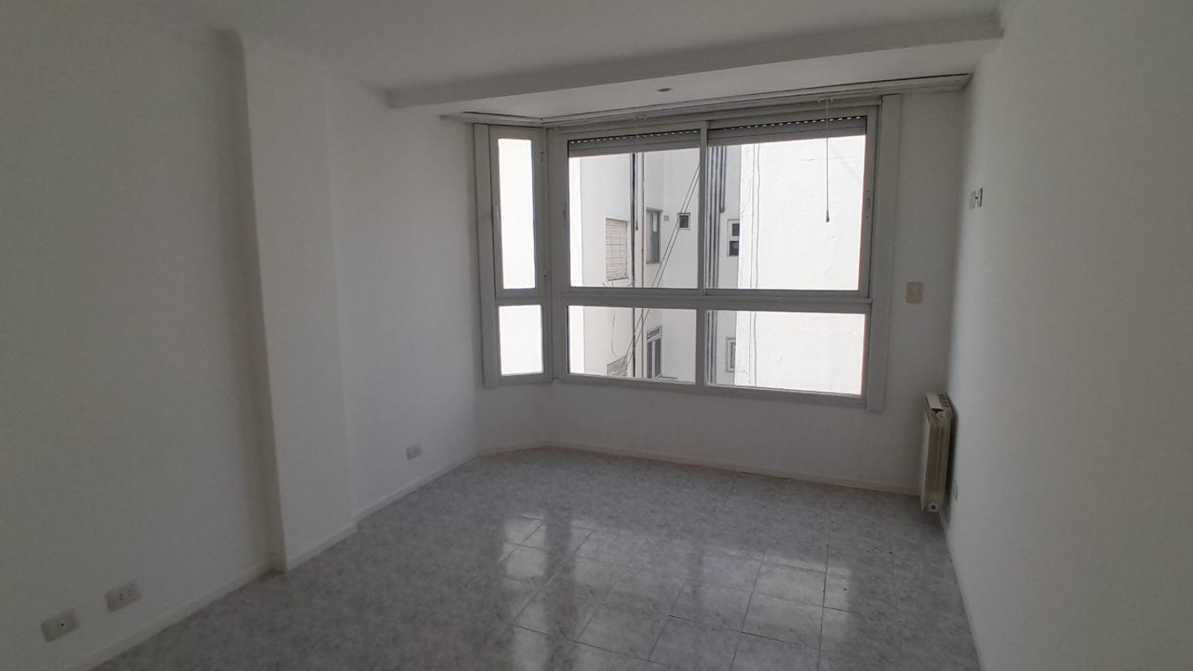 VENTA. DEPARTAMENTO TRES AMBIENTES. MITRE Y MORENO