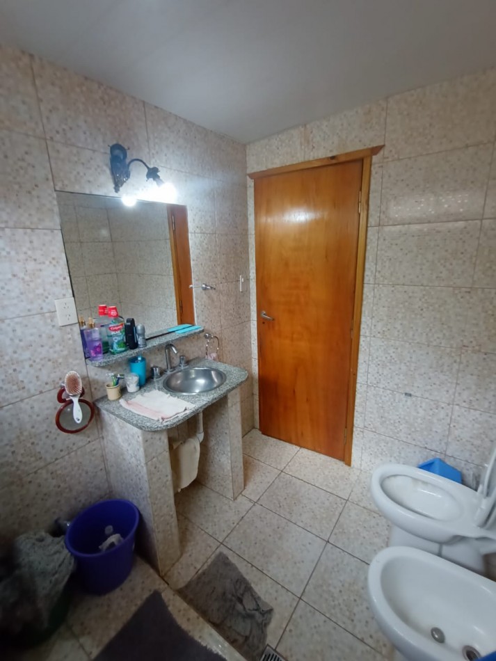 CASA EN VENTA, IDEAL DOS FAMILIAS. BARRIO SAN CAYETANO