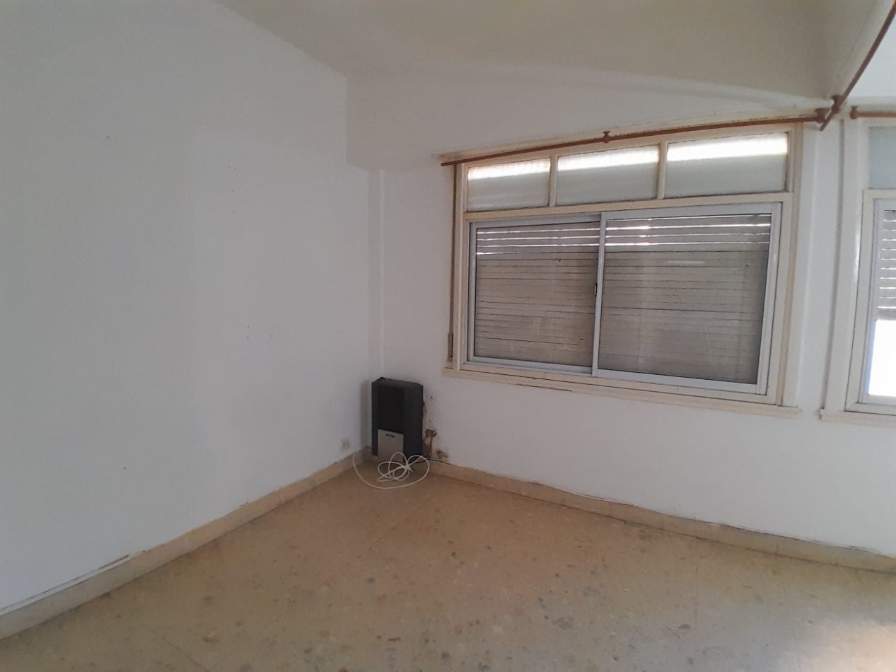 EN VENTA. DEPARTAMENTO ZONA CENTRO. 1 Y 1/2 AMBIENTES