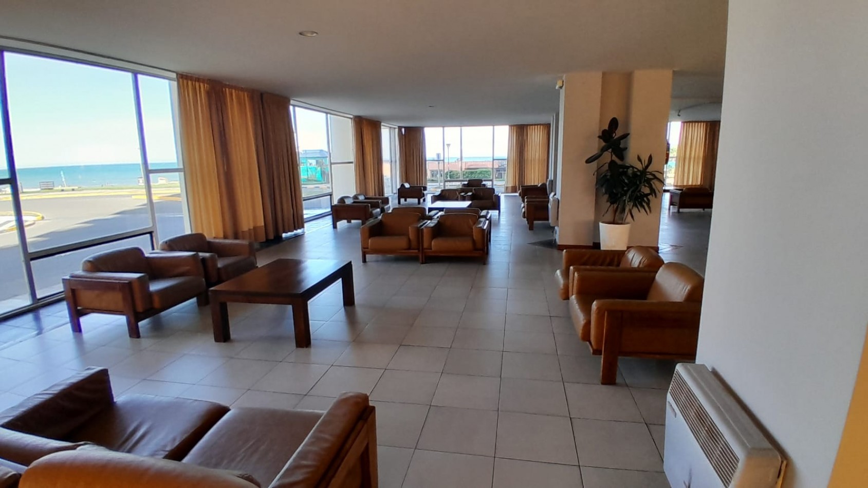 DEPARTAMENTO EN VENTA, EN EDIFICIO CLUB DE MIRAMAR