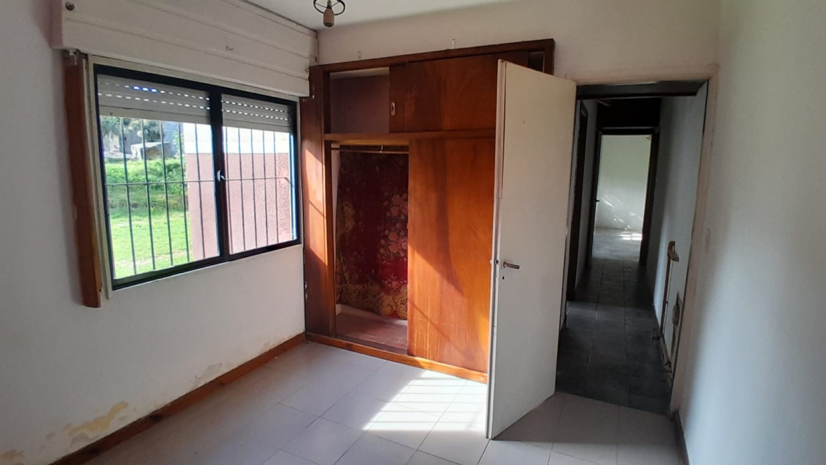 EN VENTA. DEPARTAMENTO TRES AMBIENTES. AVELLANEDA Y 184