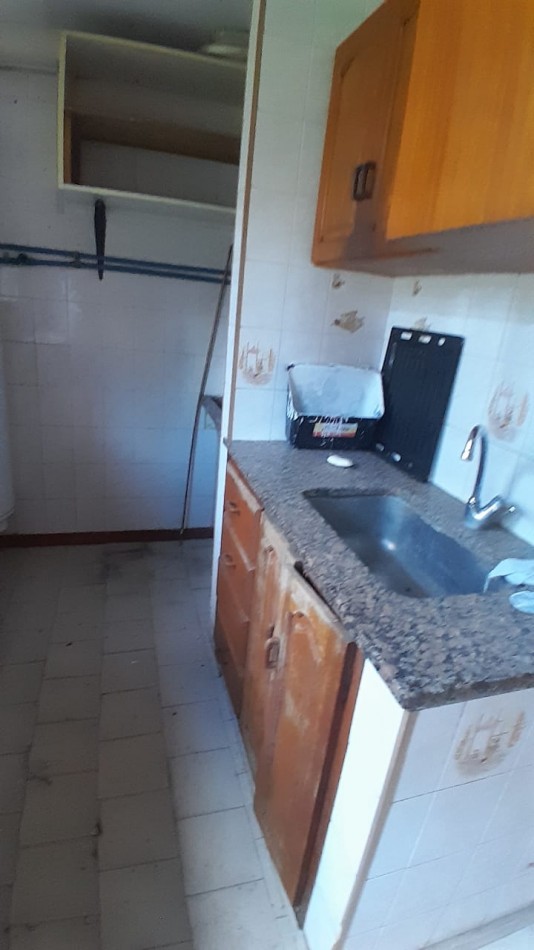 EN VENTA. DEPARTAMENTO TRES AMBIENTES. AVELLANEDA Y 184