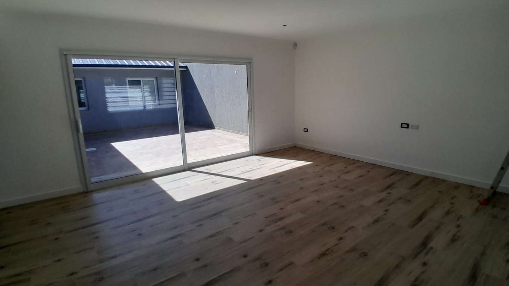 CASA EN VENTA 3 AMBIENTES, A ESTRENAR. A METROS DE PARQUE LURO.