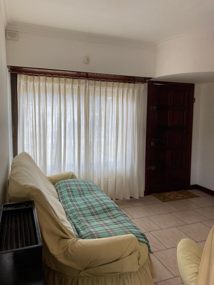 EN VENTA. CASA TRES AMBIENTES. BARRIO SAN CAYETANO