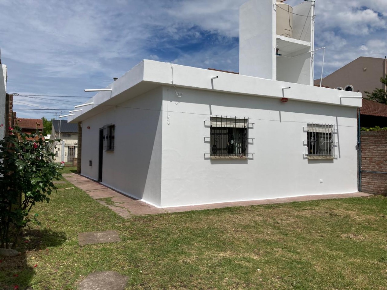 EN VENTA. CASA TRES AMBIENTES. BARRIO SAN CAYETANO