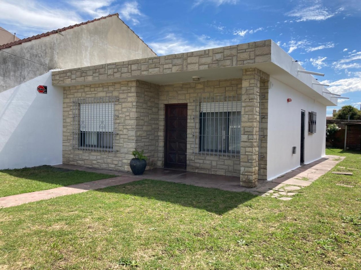 EN VENTA. CASA TRES AMBIENTES. BARRIO SAN CAYETANO