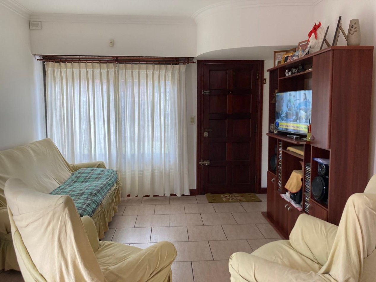 EN VENTA. CASA TRES AMBIENTES. BARRIO SAN CAYETANO