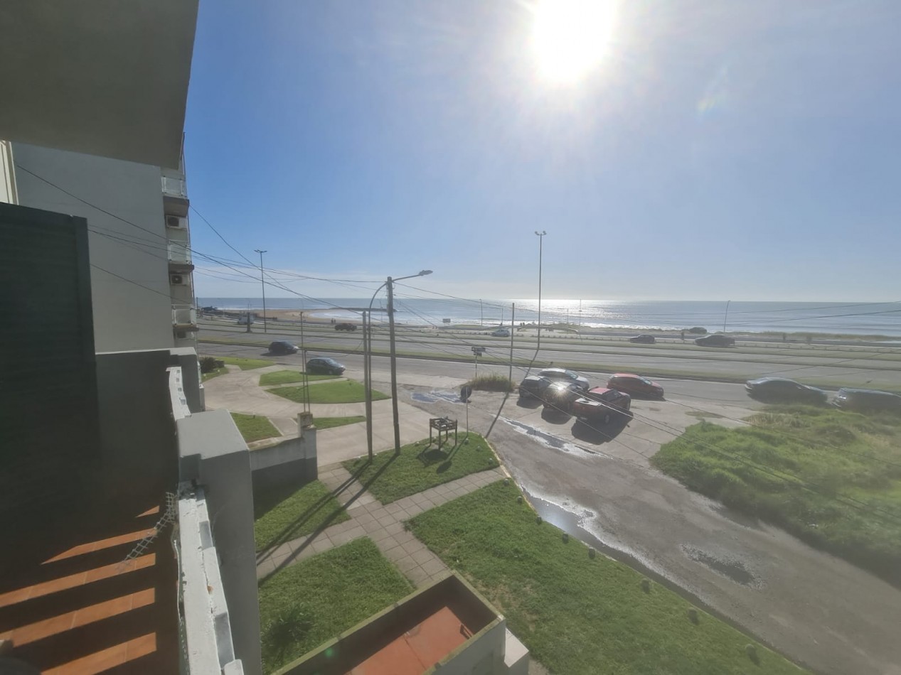 Departamento 2 ambientes con balcon frente al mar