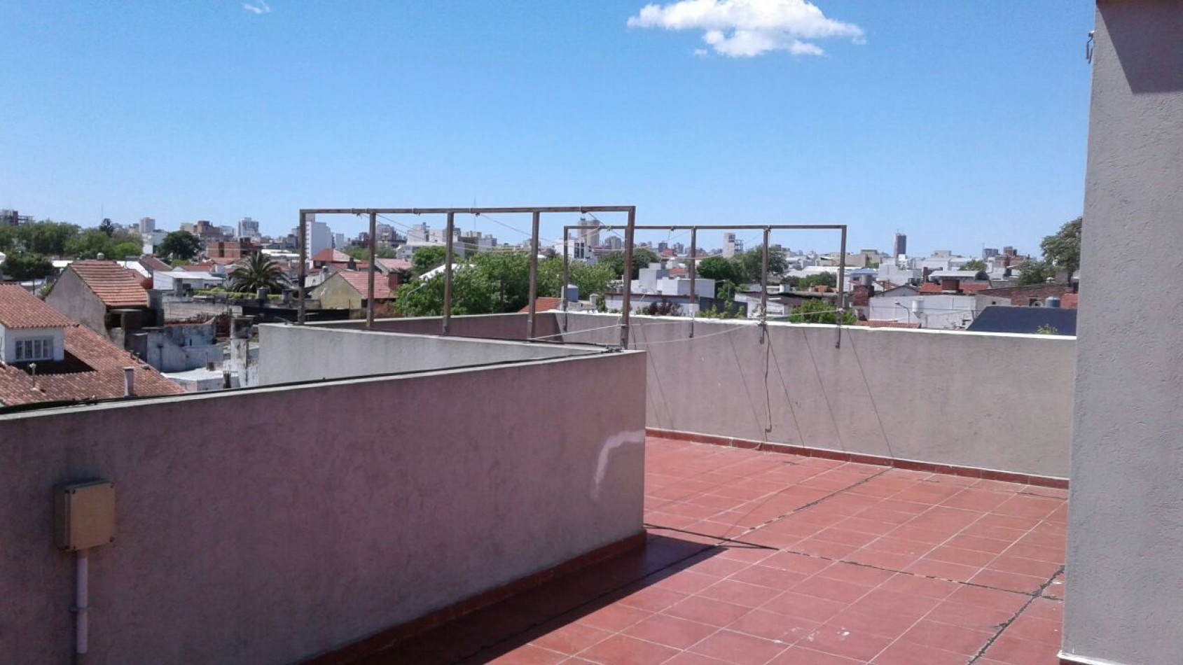 PH EN VENTA. DOS AMBIENTES, SEGUNDO PISO POR ESCALERA. BARRIO SAN JOSE