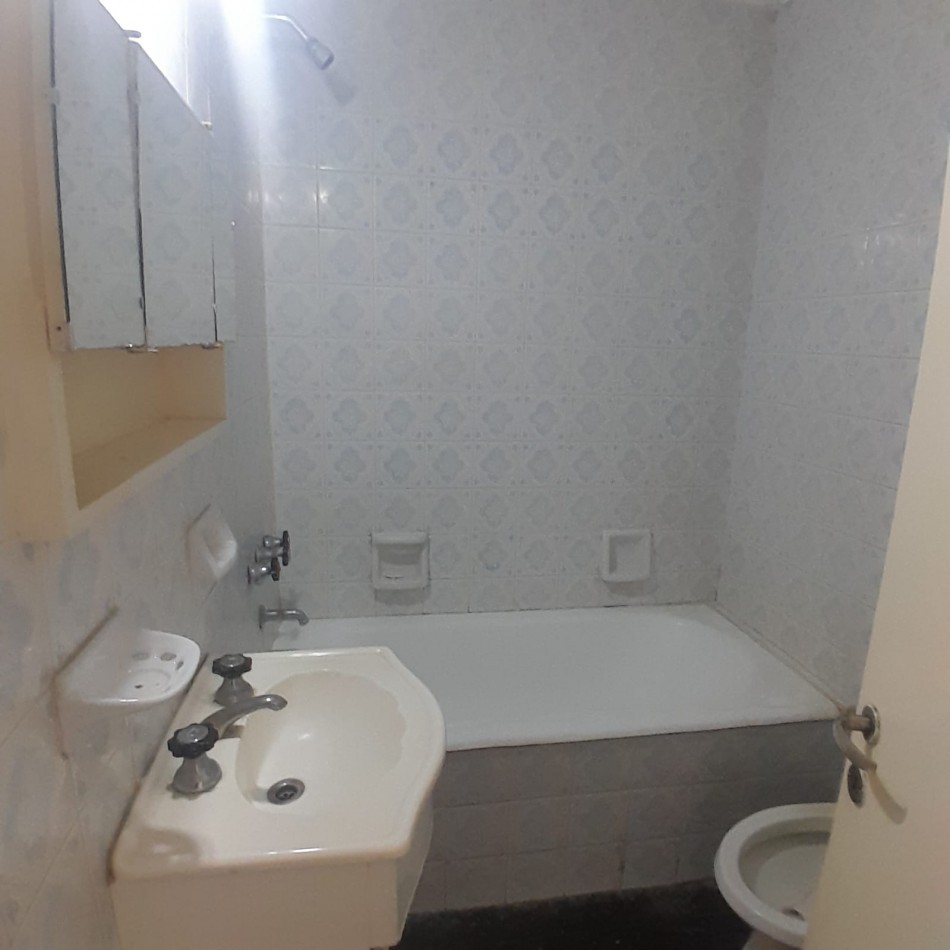 VENTA. DEPARTAMENTO DOS AMBIENTES. SANTIAGO DEL ESTERO 2300