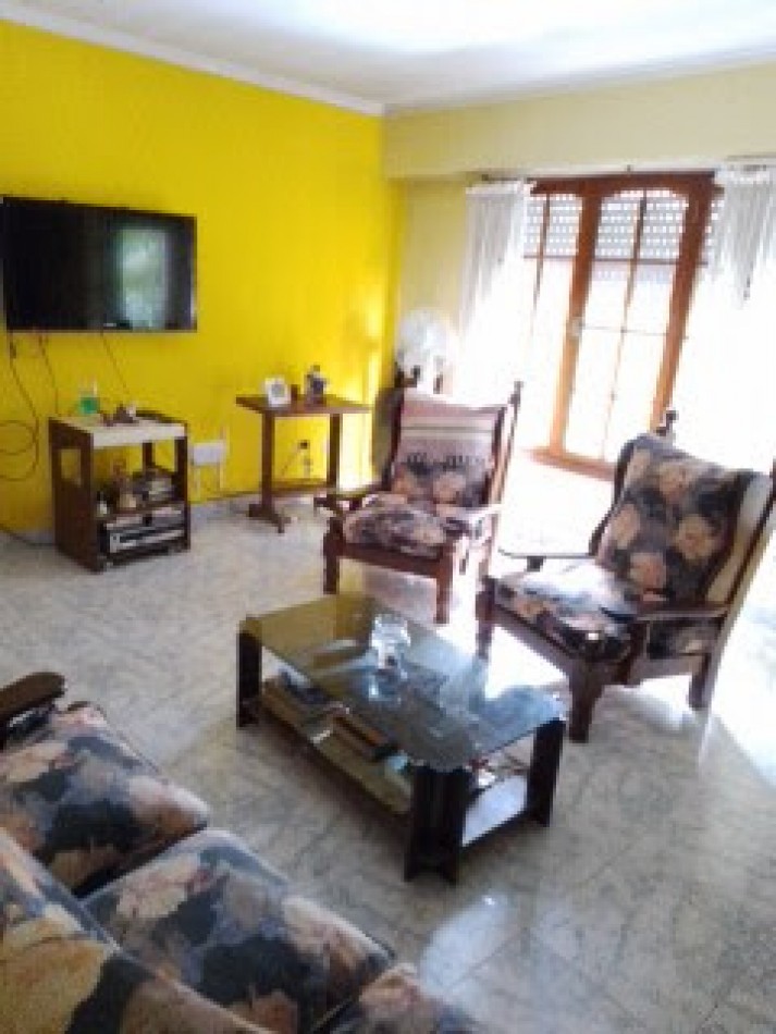 EN VENTA. PROPIEDAD EN BLOCK. LOCAL MAS DEPARTAMENTOS. ITUZAINGO 4600