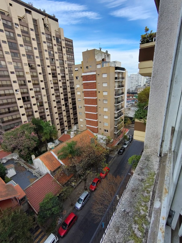 VENTA. DPTO 3 AMB A LA CALLE, ZONA FACULTAD DE DERECHO