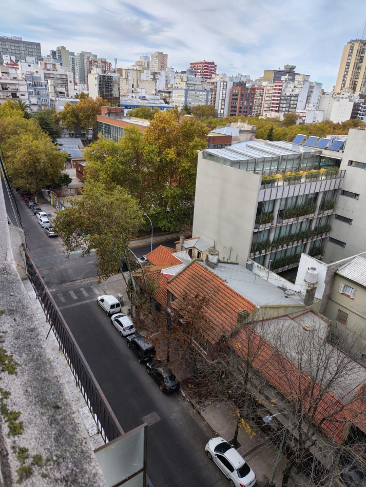 VENTA. DPTO 3 AMB A LA CALLE, ZONA FACULTAD DE DERECHO