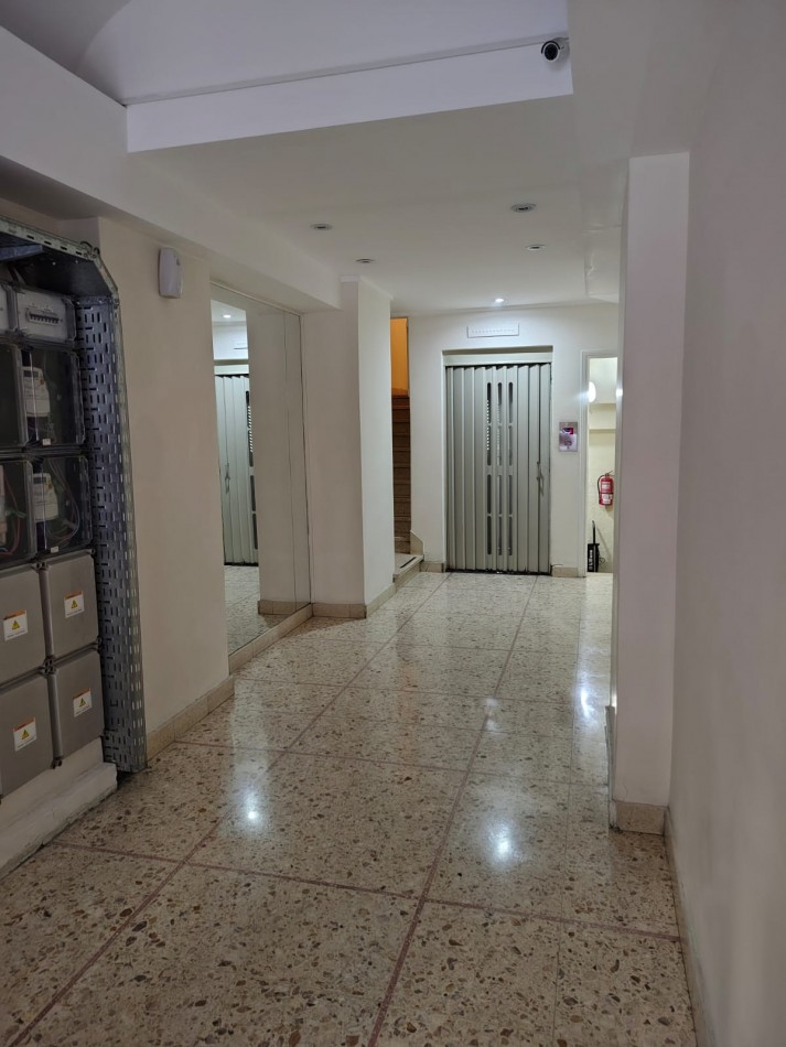 VENTA. DPTO 3 AMB A LA CALLE, ZONA FACULTAD DE DERECHO