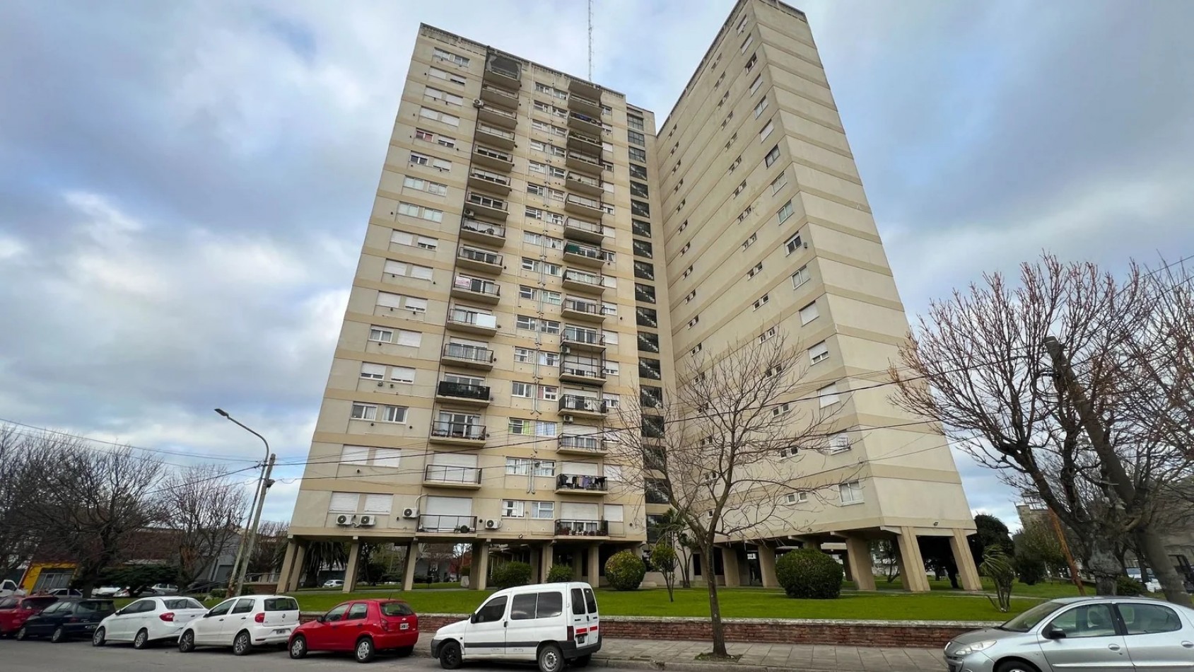 Departamento 4 ambientes con balcon. Apto credito!
