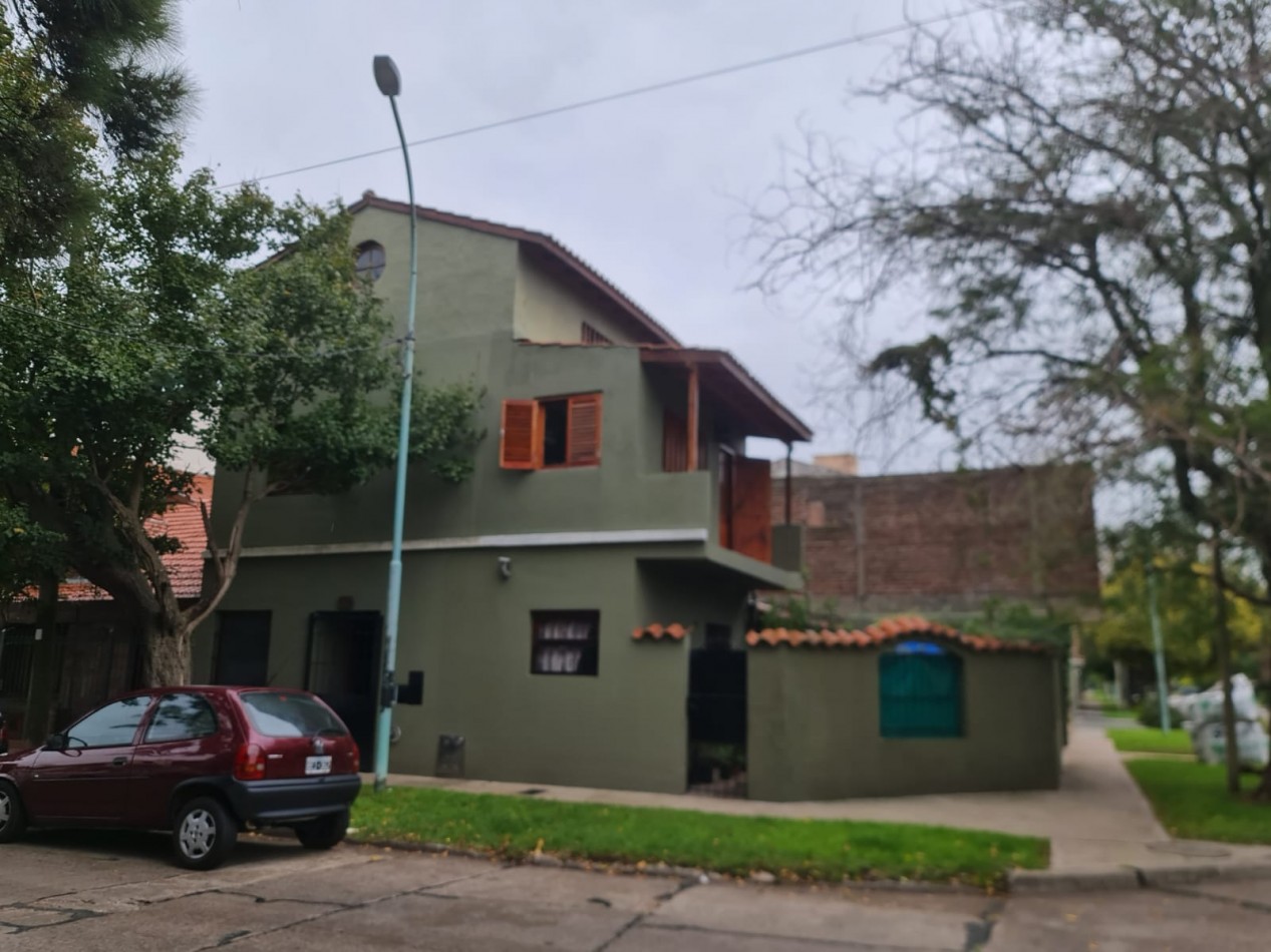 EN VENTA, PROPIEDAD EN BLOCK. BARRIO NUEVA POMPEYA. CHALET 4 AMBIENTES MAS LOCAL MAS DEPARTAMENTO