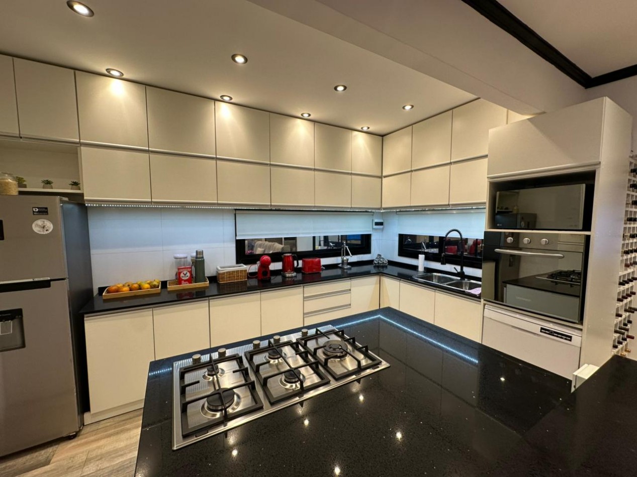 En alquiler. Local mas Vivienda. Zona Avenida Colon 5600