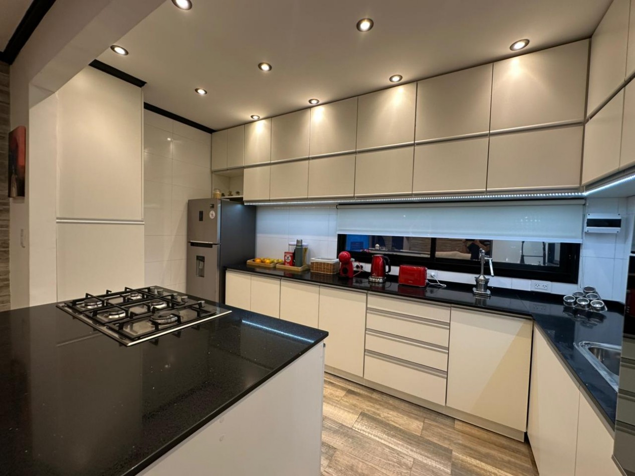 En alquiler. Local mas Vivienda. Zona Avenida Colon 5600