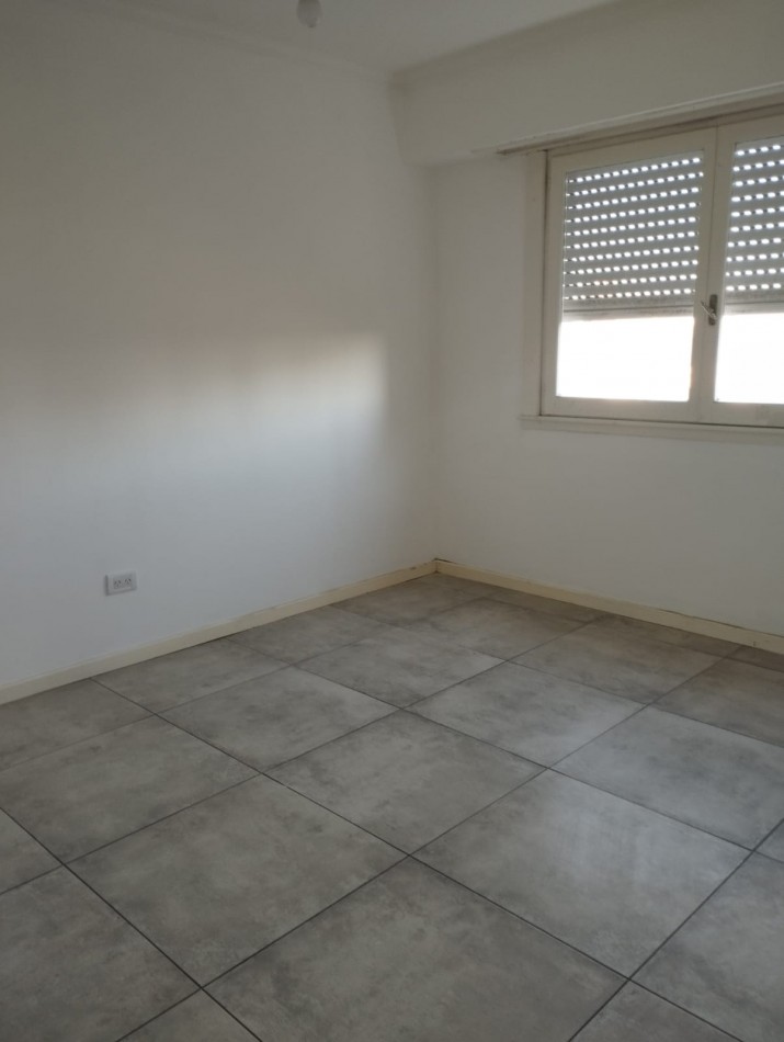 ALQUILER 24 MESES. DEPARTAMENTO 3 AMBIENTES CON ESPACIO DE COCHERA EN COMPLEJO CERRADO. SOBRE AVENIDA LIBERTAD