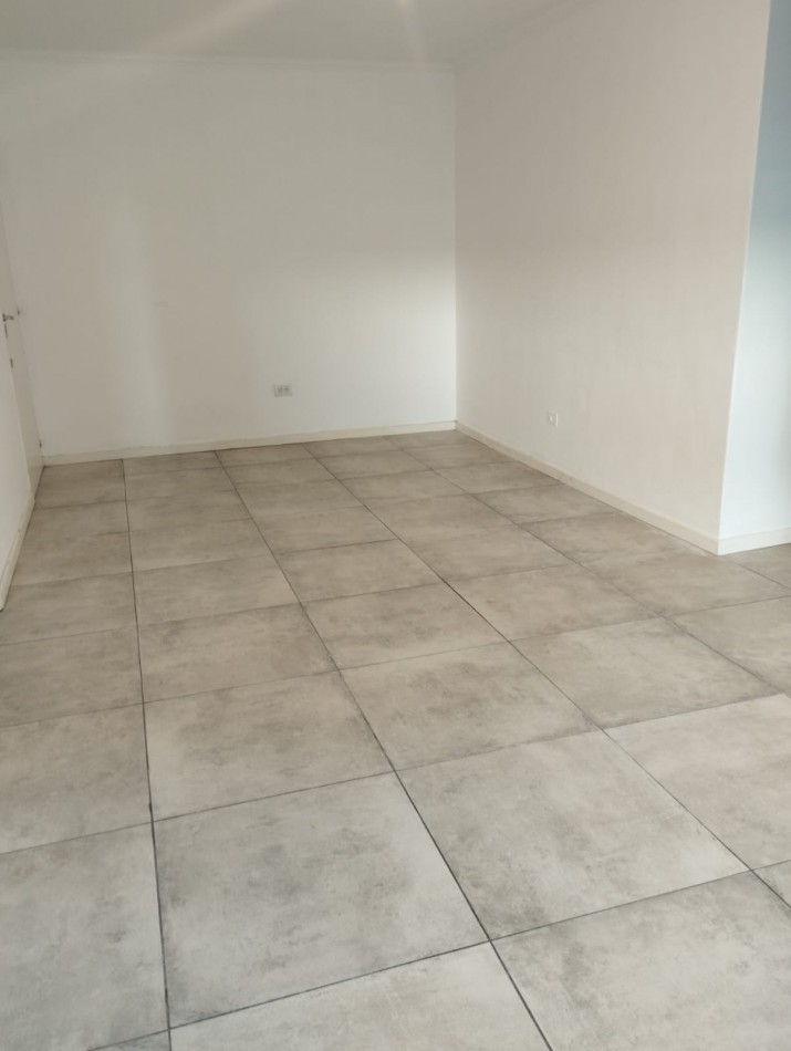 ALQUILER 24 MESES. DEPARTAMENTO 3 AMBIENTES CON ESPACIO DE COCHERA EN COMPLEJO CERRADO. SOBRE AVENIDA LIBERTAD