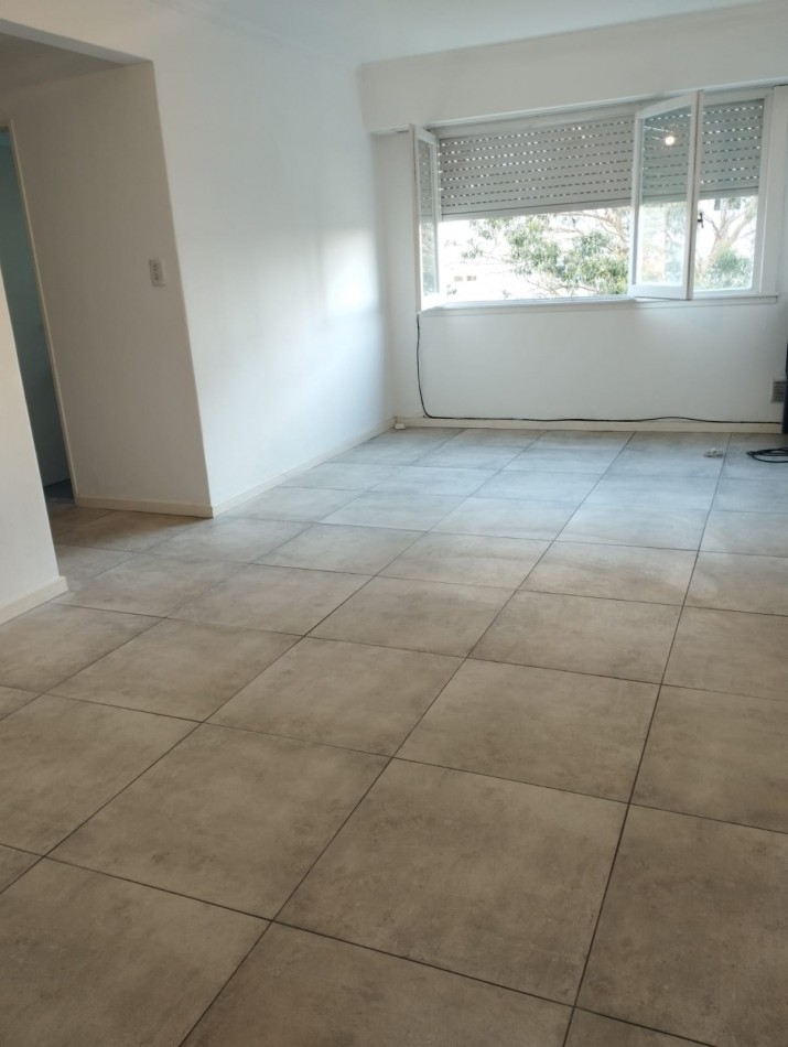 ALQUILER 24 MESES. DEPARTAMENTO 3 AMBIENTES CON ESPACIO DE COCHERA EN COMPLEJO CERRADO. SOBRE AVENIDA LIBERTAD