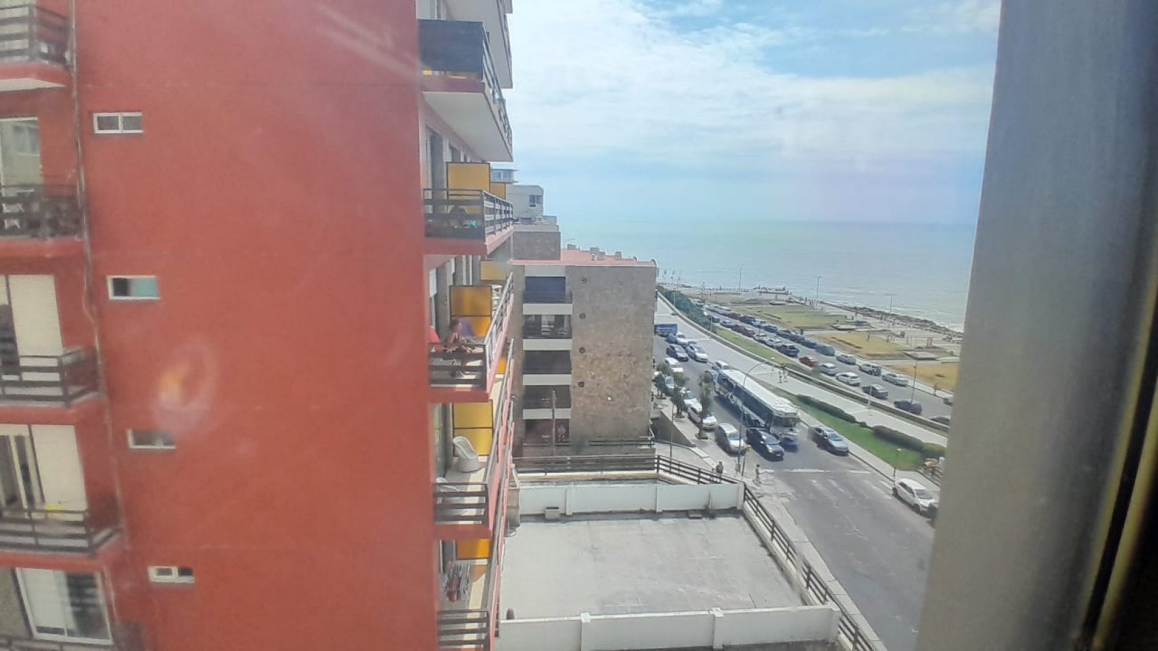 EN VENTA. DEPARTAMENTO 3 AMBIENTES CON VISTA PLENA AL MAR
