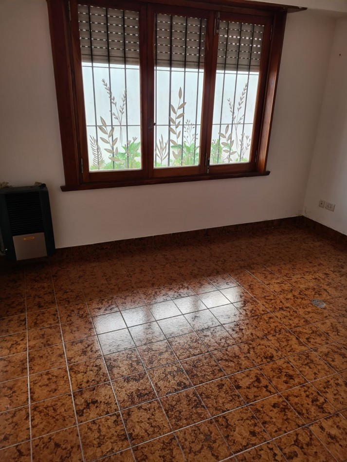ALQUILER 24 MESES. CHALET 3 HABITACIONES EN BARRIO RECIDENCIAL