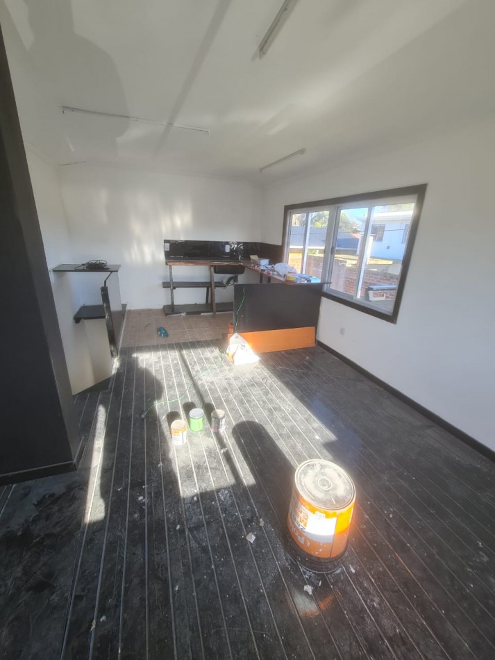 ALQUILER 24 MESES. DOS AMBIENTES CON PATIO Y ENTRADA AUTO. BELGRANO 9700