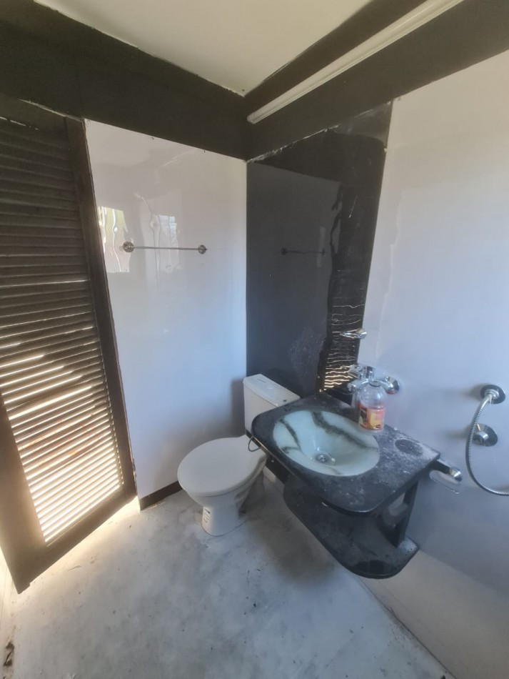 ALQUILER 24 MESES. DOS AMBIENTES CON PATIO Y ENTRADA AUTO. BELGRANO 9700