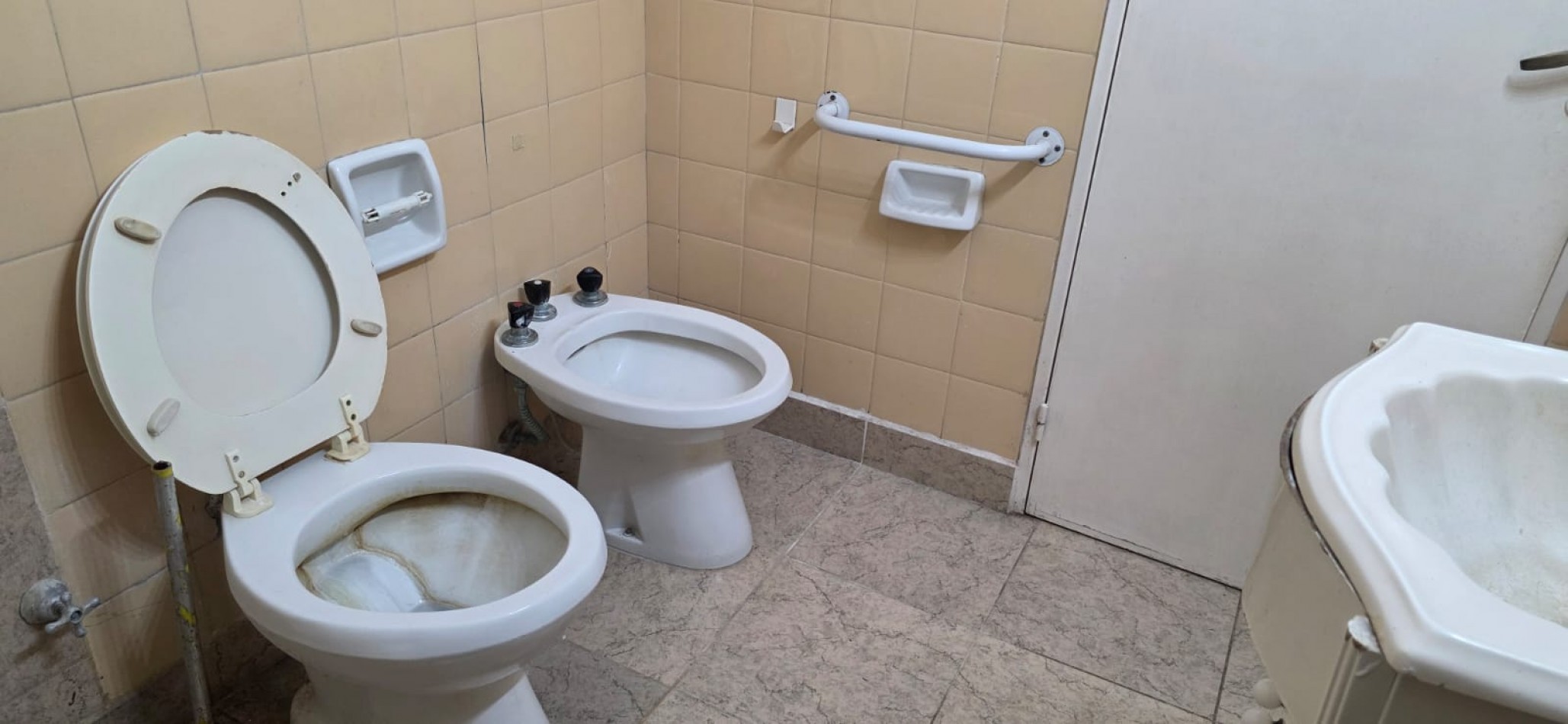 ALQUILER 24 MESES. DEPARTAMENTO DOS AMBIENTES EN 9 DE JULIO AL 5500