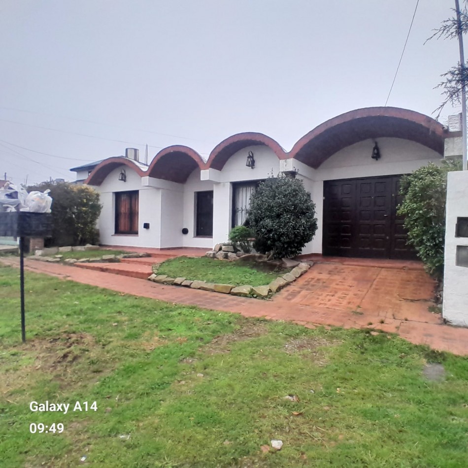 EN VENTA. CASA ESTILO MEDITERRANEP. ZONA FORTUNATO DE LA PLAZA Y DOLORES