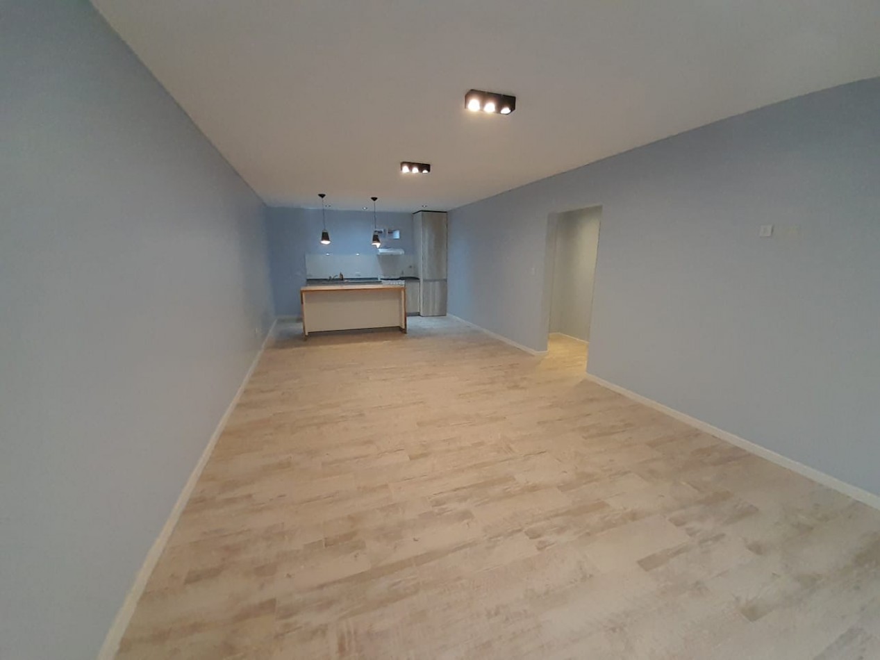 ALQUILER 6 MESES. DEPARTAMENTO TRES AMBIENTES MODERNO. CON COCHERA PARA DOS AUTOS