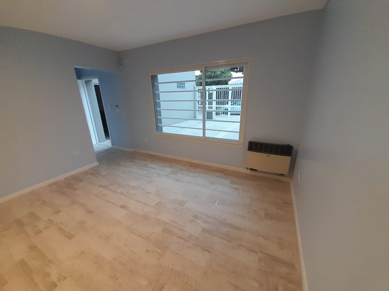ALQUILER 6 MESES. DEPARTAMENTO TRES AMBIENTES MODERNO. CON COCHERA PARA DOS AUTOS