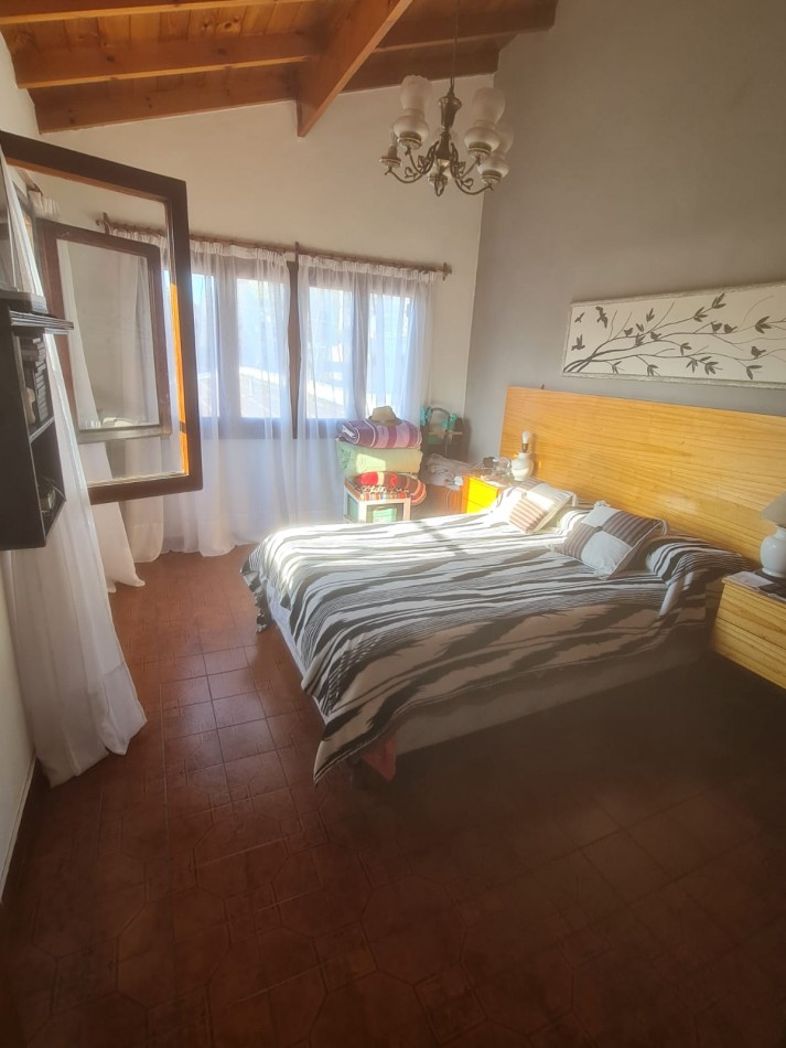 EN VENTA. CHALET 4 AMBIENTES. ZONA JUNCAL 1300