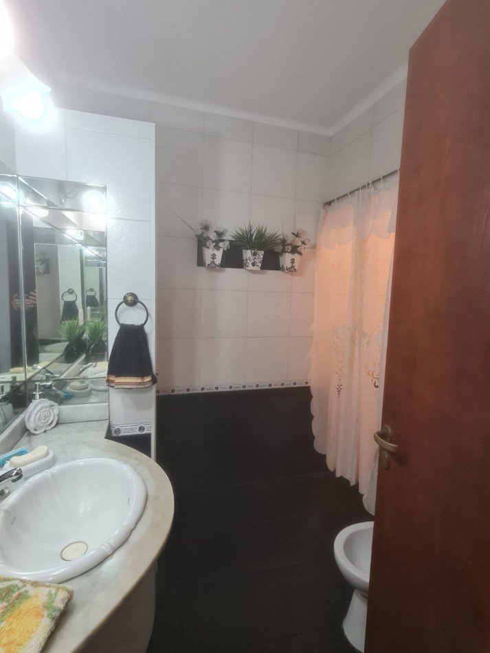 EN VENTA. CHALET 4 AMBIENTES. ZONA JUNCAL 1300