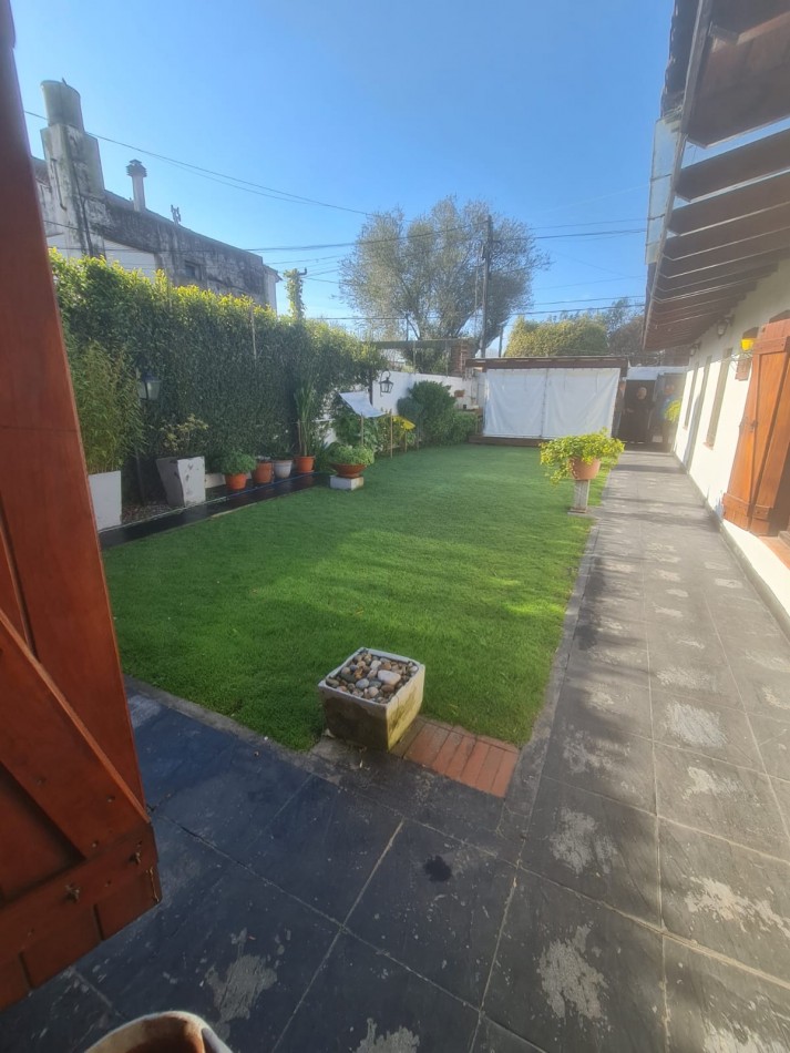 EN VENTA. CHALET 4 AMBIENTES. ZONA JUNCAL 1300