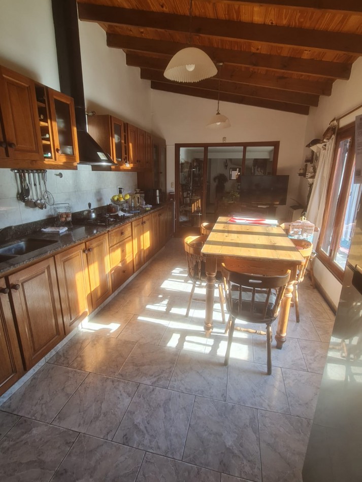 EN VENTA. CHALET 4 AMBIENTES. ZONA JUNCAL 1300