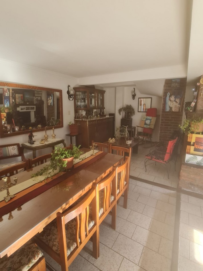 EN VENTA. CHALET 4 AMBIENTES. ZONA JUNCAL 1300