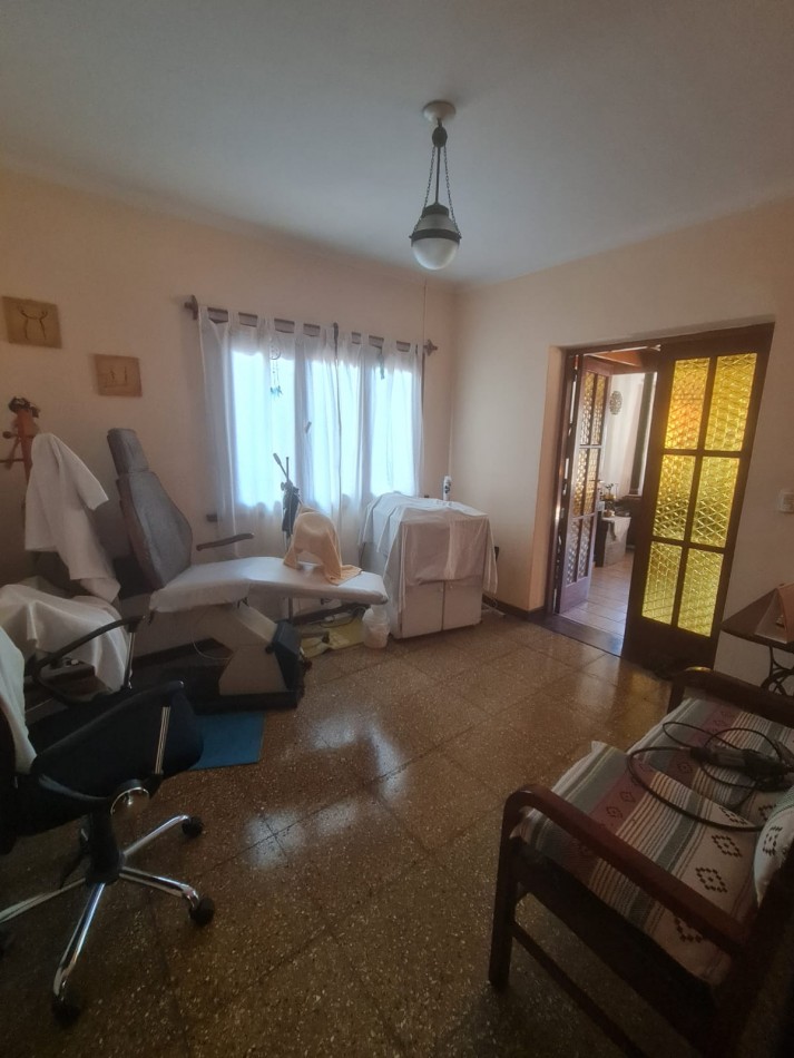 EN VENTA. CHALET 4 AMBIENTES. ZONA JUNCAL 1300