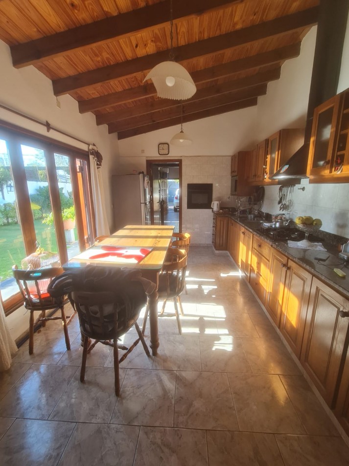 EN VENTA. CHALET 4 AMBIENTES. ZONA JUNCAL 1300