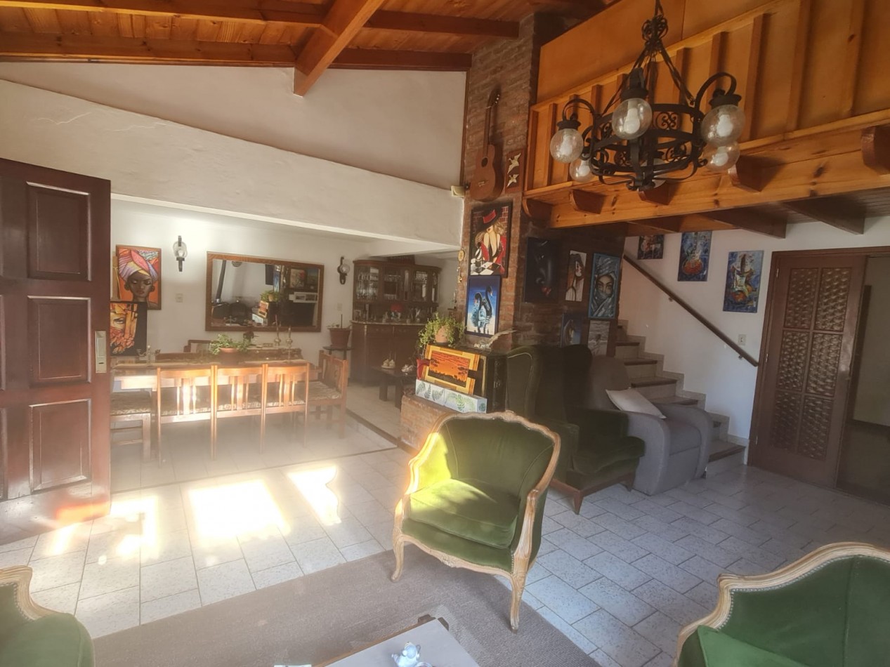 EN VENTA. CHALET 4 AMBIENTES. ZONA JUNCAL 1300