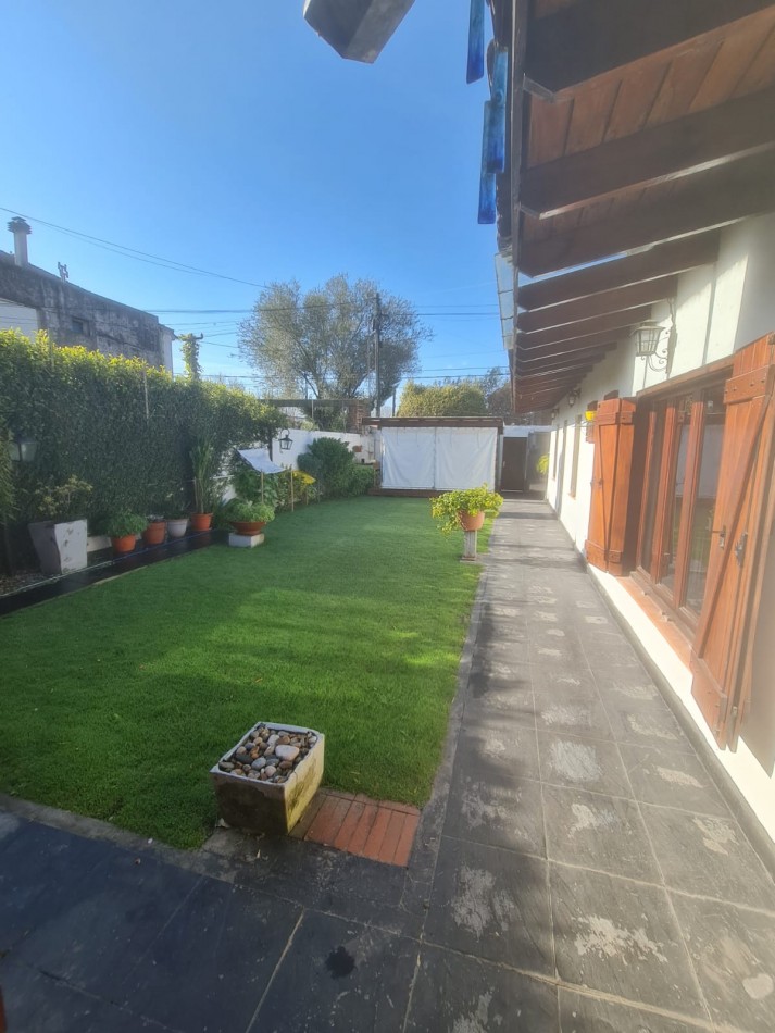 EN VENTA. CHALET 4 AMBIENTES. ZONA JUNCAL 1300