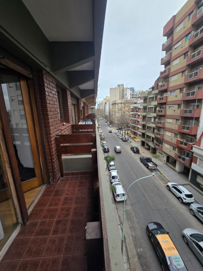 DEPARTAMENTO DE 3 AMBIENTES CON COCHERA