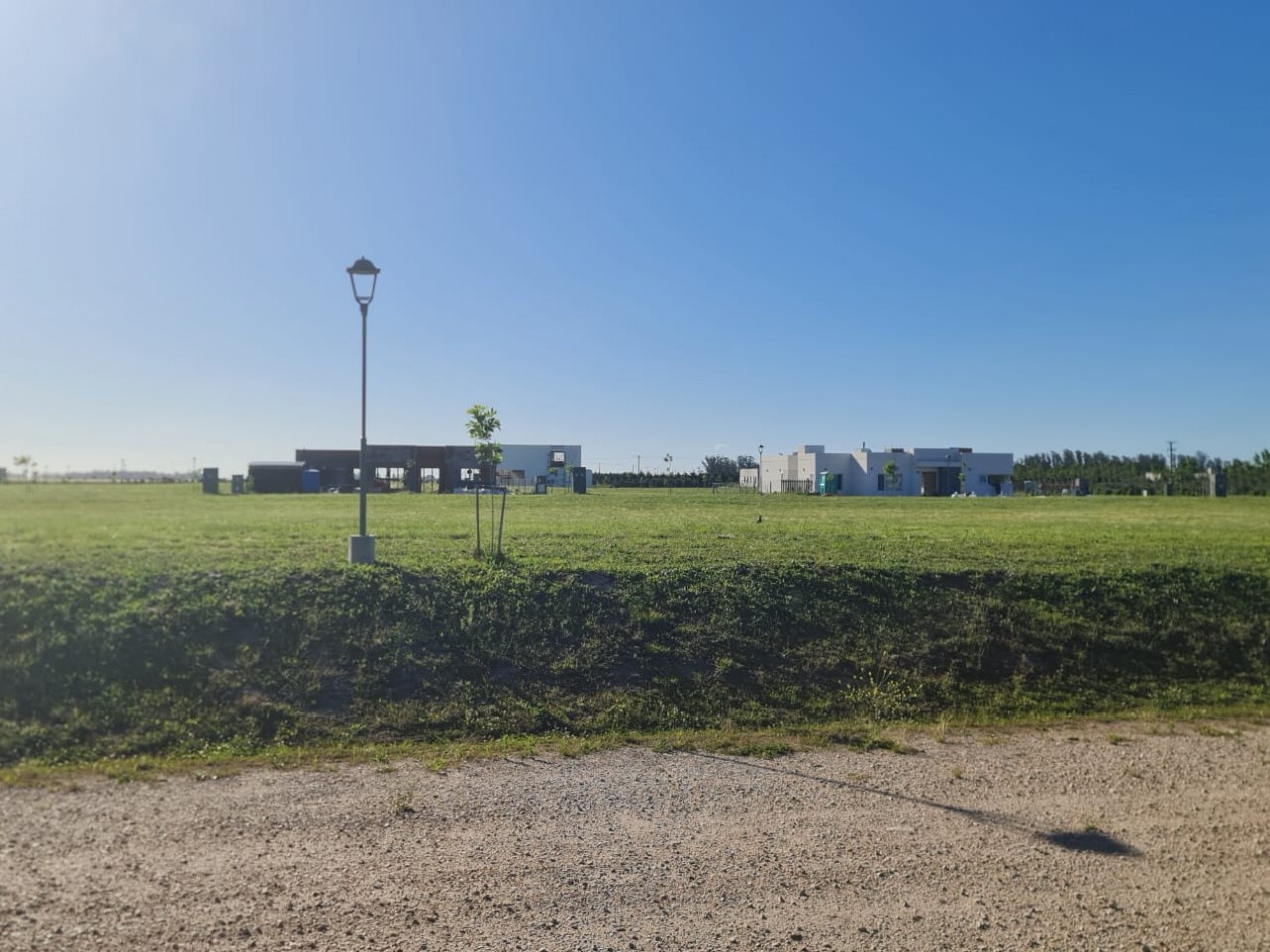 LOTE EN BARRIO PRIVADO LA CERCANIA
