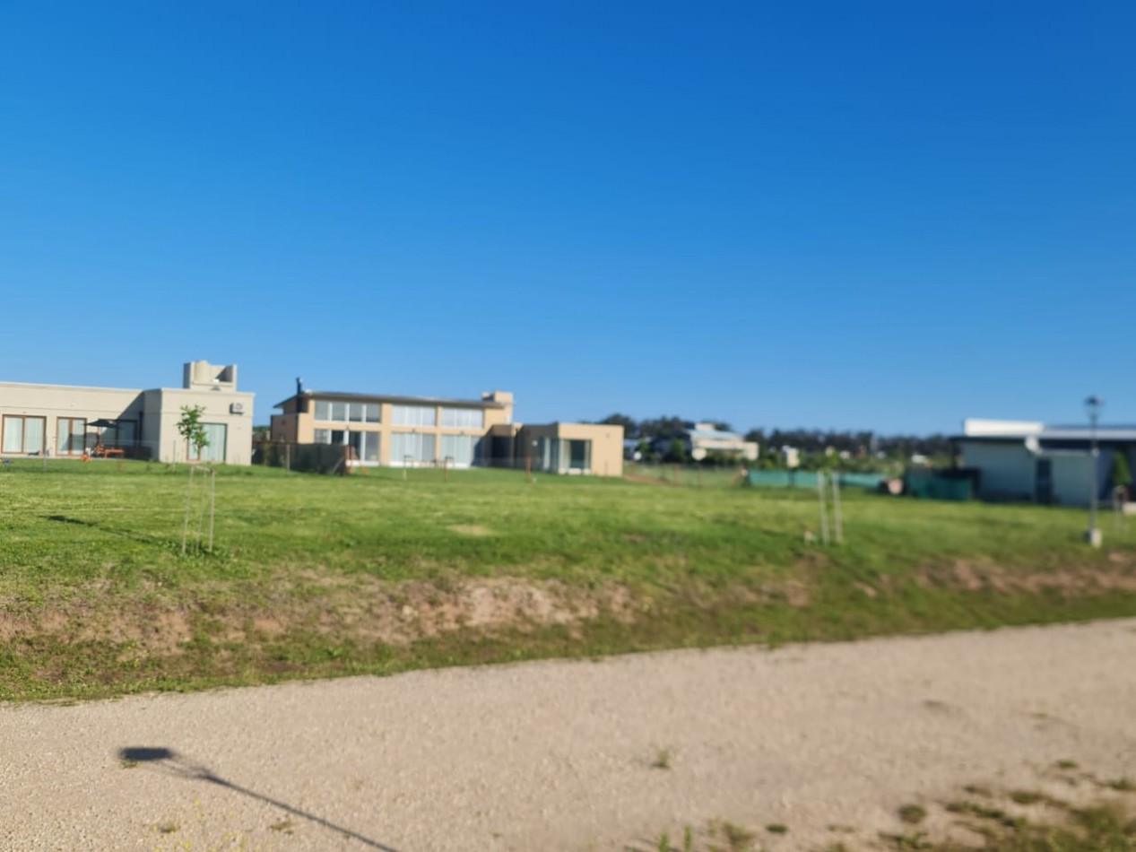LOTE EN BARRIO PRIVADO LA CERCANIA