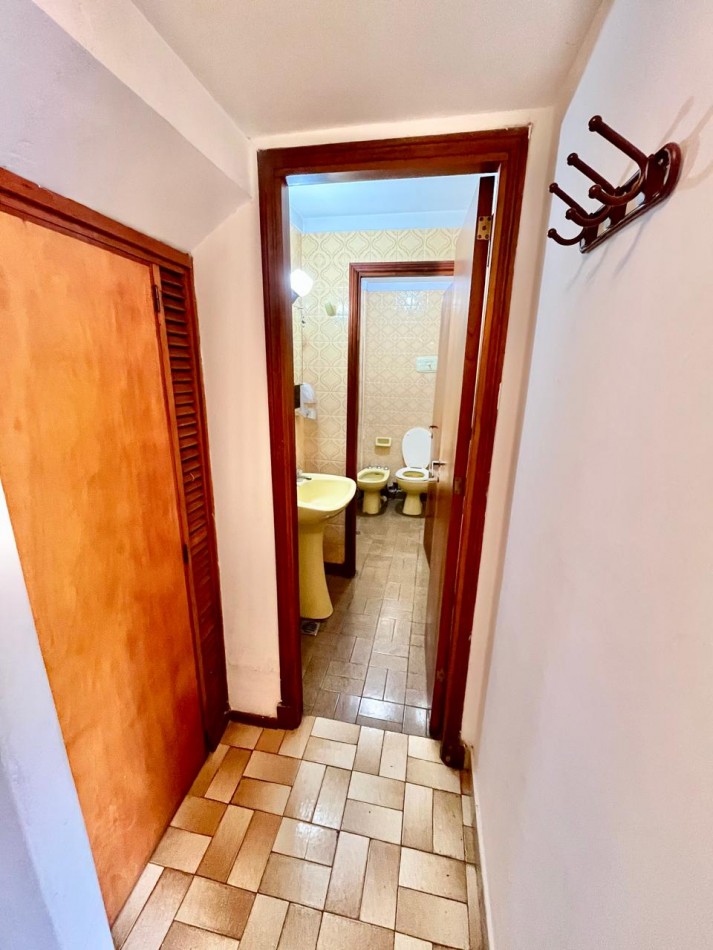 CHALET DE 4 AMBIENTES CON PARQUE. Apto credito