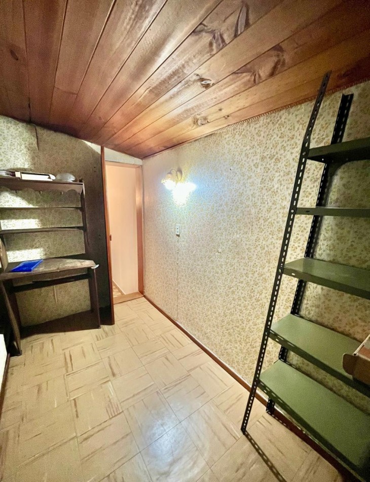 CHALET DE 4 AMBIENTES CON PARQUE. Apto credito