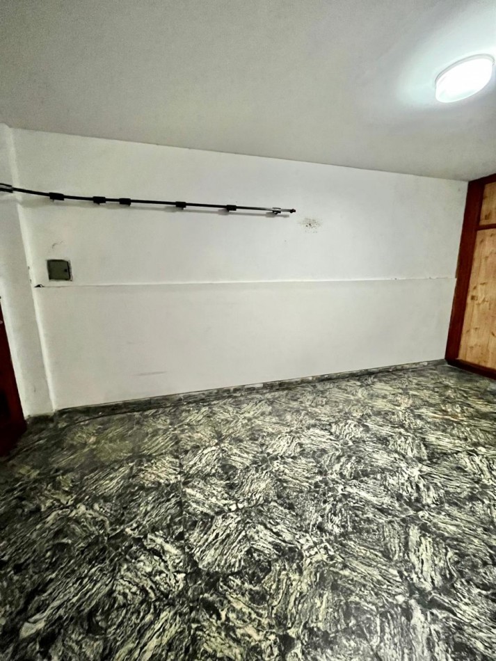 CHALET DE 4 AMBIENTES CON PARQUE. Apto credito